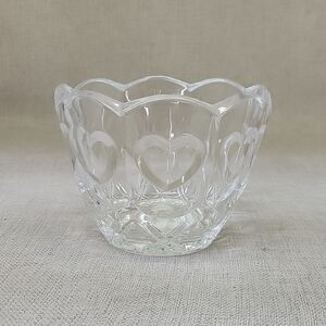 Vintage Crystal Glass Heart Pattern Scalloped Edge Bowl Candy Dish